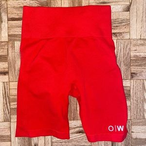 Scrunch bum gym shorts - red - size UK XS